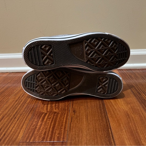 CONVERSE UNISEX CHUCK TAYLOR HIGH TOP - Picture 3 of 7